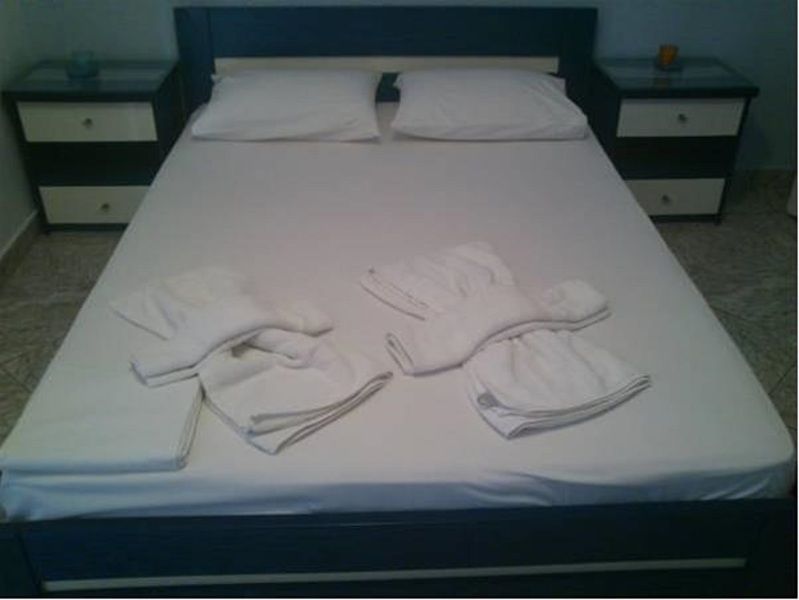 Christos Makrinos Rooms Adamantas Exterior photo